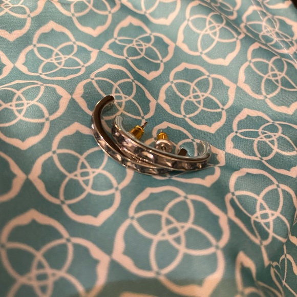 KENDRA SCOTT • Jack Silver Statement Stud Earrings - Picture 3 of 5